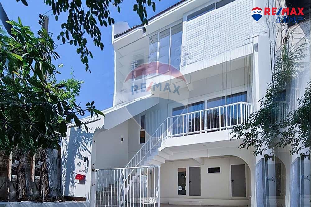 曼谷联排别墅4卧4卫323平方米出售 High Yield Modern Loft Style Townhouse in Secure Compound Sukhumvit 71 - For Sale with Tenant - 4 Beds Corner Unit