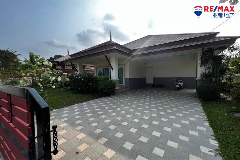 芭提雅班杜斯特泳池别墅190平方米3卧2卫出售 House for Sale Baan Dusit Pattaya Lake 