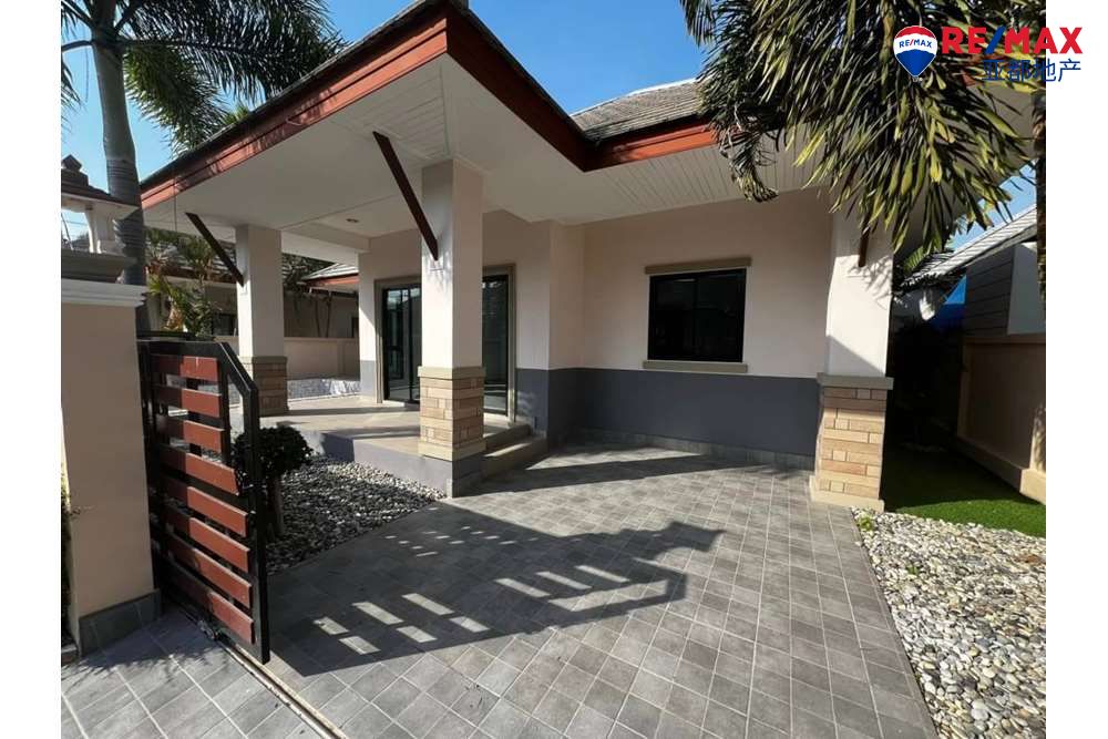 芭提雅班杜斯特泳池别墅106平方米3卧3卫出售 House with a private pool in Baan Dusit Pattaya View