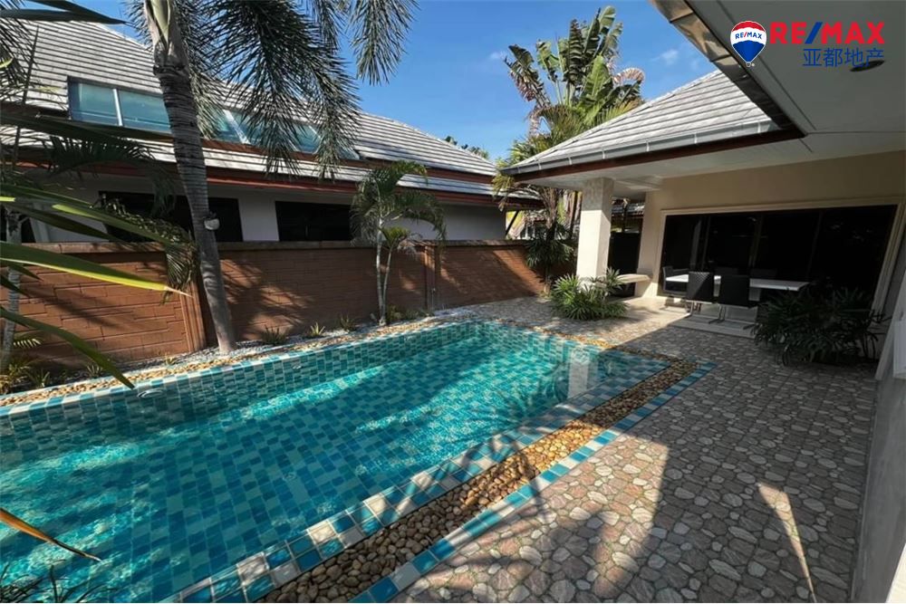芭提雅班杜斯特泳池别墅180平方米3卧2卫出售 Beautiful Corner House for Sale in Baan Dusit 3