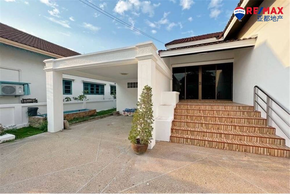 芭提雅别墅180平方米3卧2卫出售 3 Bedroom House for Sale in East Pattaya 