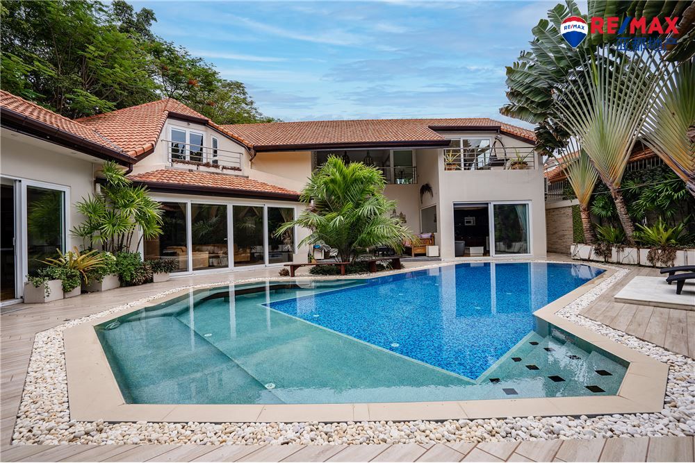 芭提雅瑰丽住宅泳池别墅区600平方米3卧4卫出售 Majestic Residence Luxurious Villa for Sale 