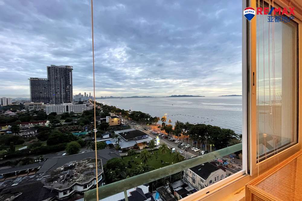 芭提雅中天Thienthong海景公寓30平方米开间户型出售 High floor sea view Jomtien beachfront studio Thienthong condo
