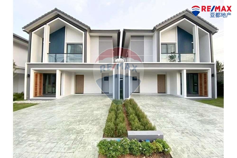 芭提雅旺加马特别墅162平方米3卧3卫出售 3 Bedroom Twin House in The Palm Sukhumvit - Bang Saray