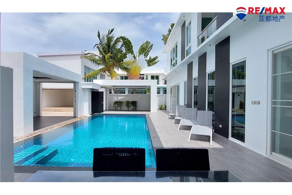 芭提雅现代别墅500平方米5卧6卫出售 Modern 5 Bedroom Pool Villa 