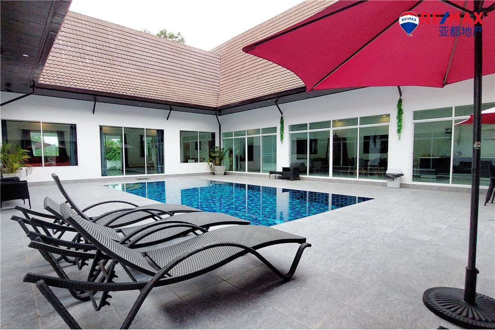 芭提雅泳池别墅384平方米6卧5卫出售 6 Bedroom Private Pool Villa in Huay Yai