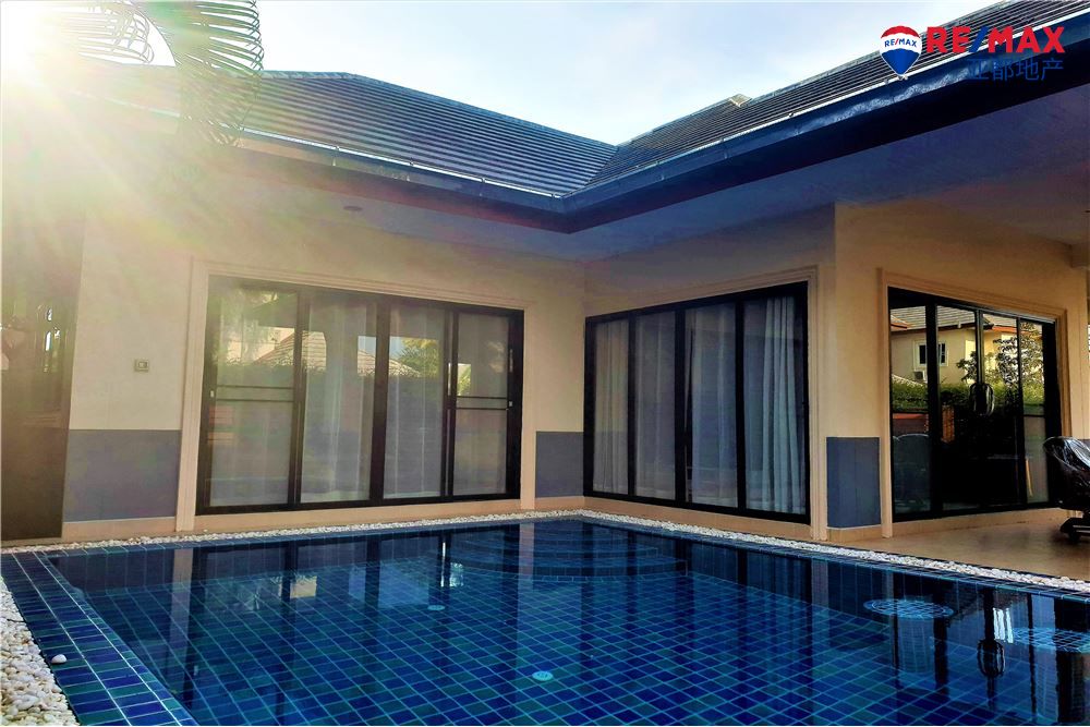芭提雅杜斯特泳池别墅106平方米2卧2卫出售 Modern Pool Villa with 2BR in Baan Dusit Park 